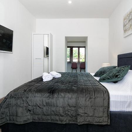 Arena Delight Studio Apartments Пула Екстериор снимка