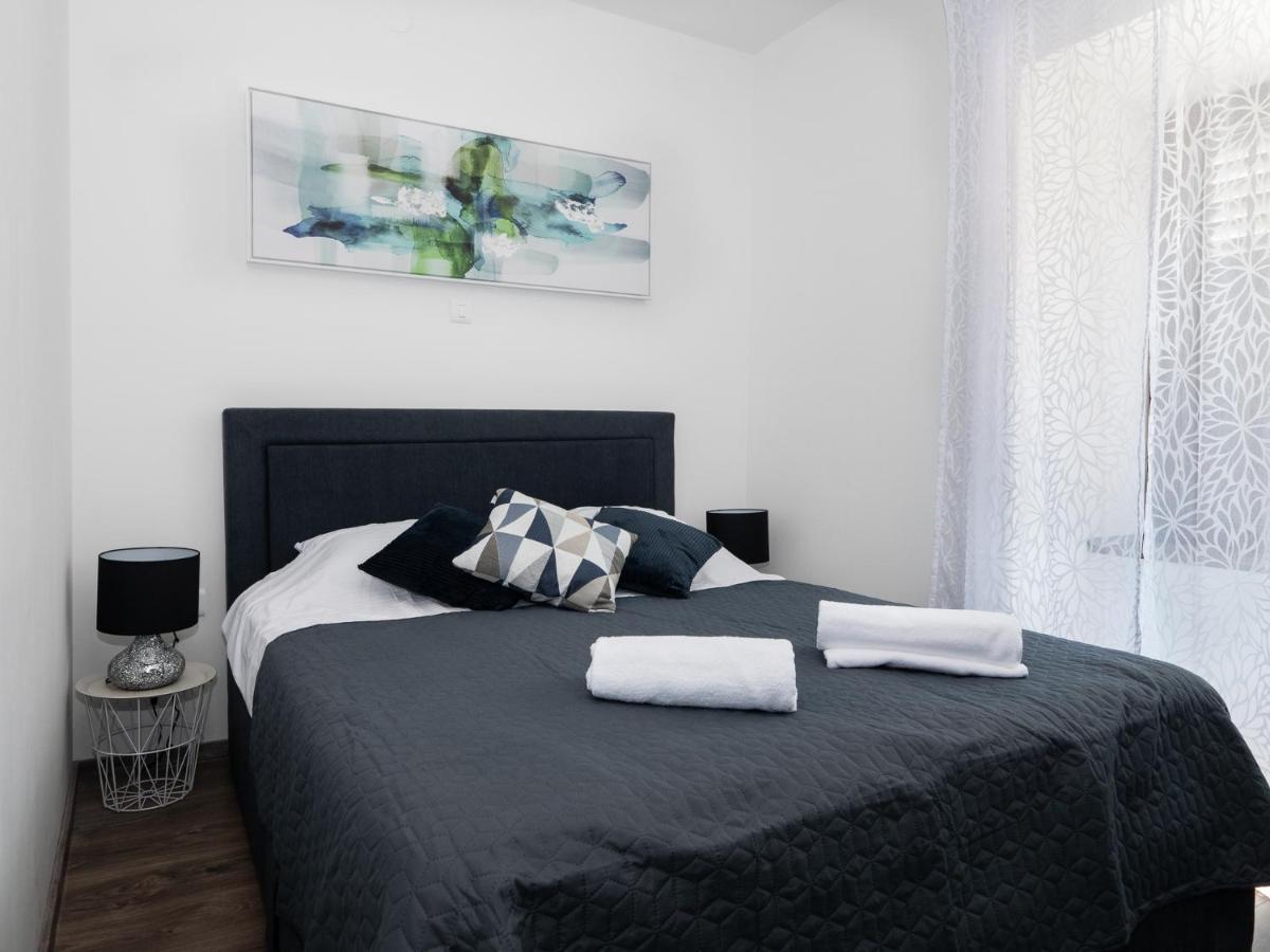 Arena Delight Studio Apartments Пула Екстериор снимка