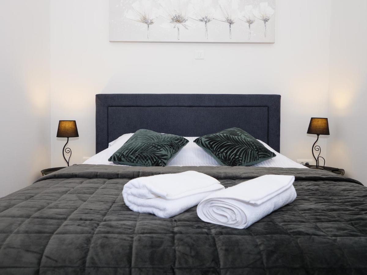 Arena Delight Studio Apartments Пула Екстериор снимка