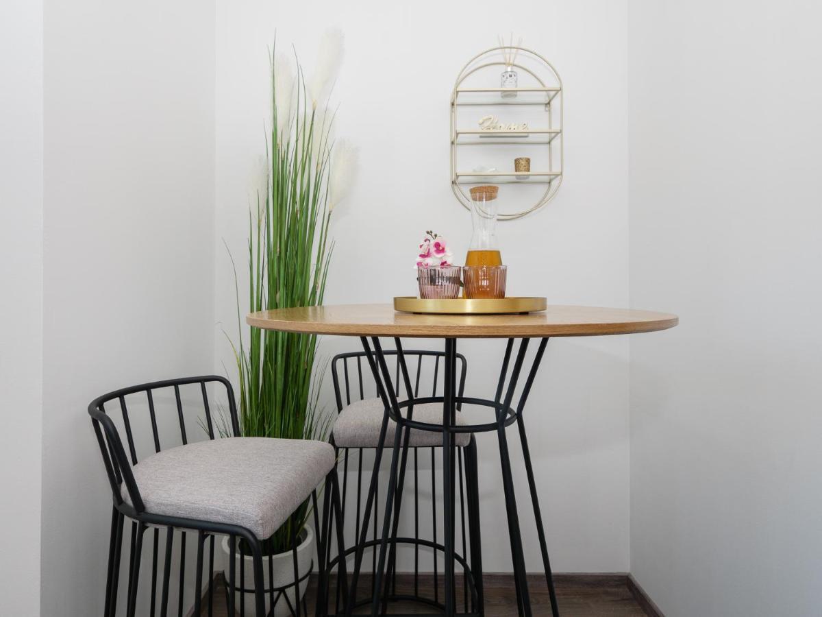 Arena Delight Studio Apartments Пула Екстериор снимка