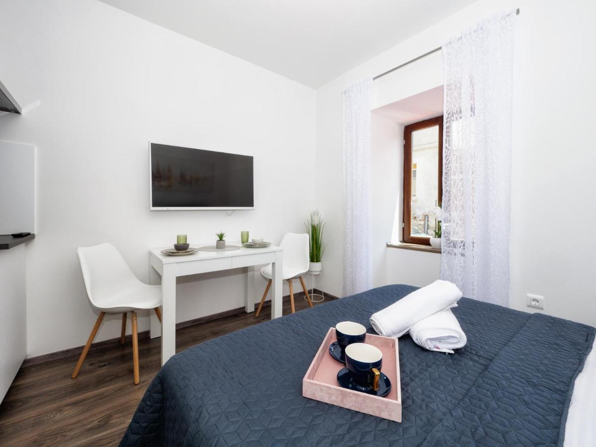 Arena Delight Studio Apartments Пула Екстериор снимка