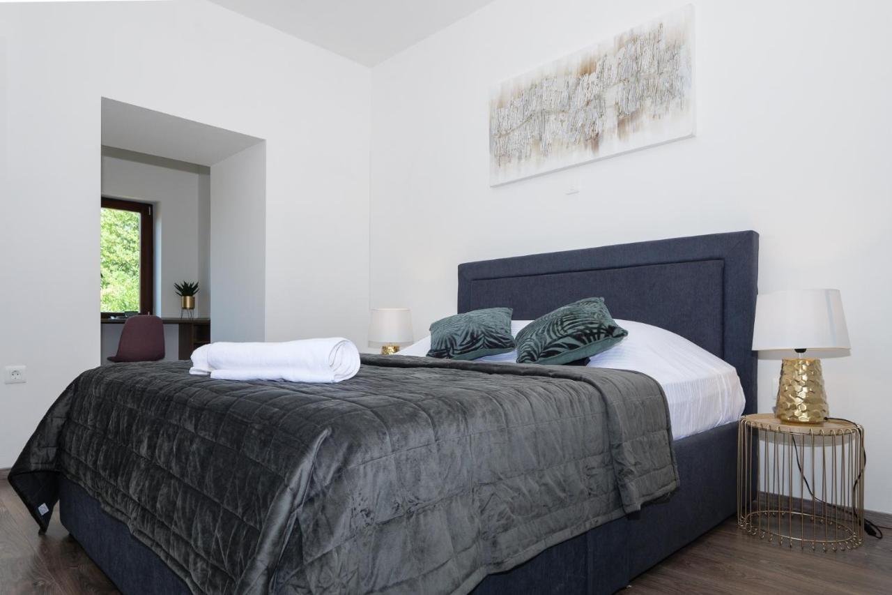 Arena Delight Studio Apartments Пула Екстериор снимка